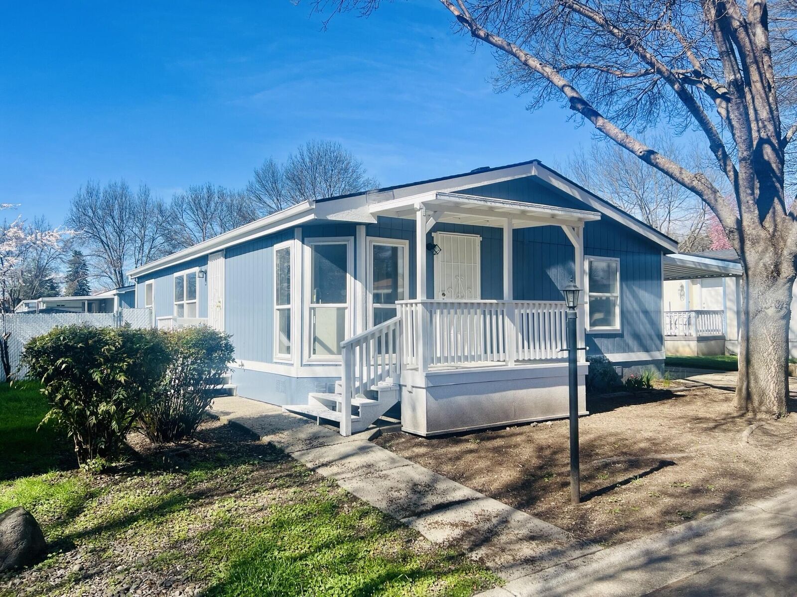 Property Photo: 633 E Archwood Drive Unit 43 OR 97524