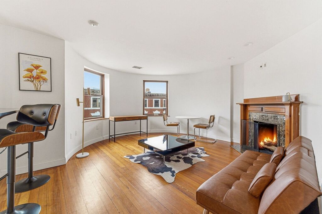 Property Photo:  111 Gainsborough St 401  MA 02115 