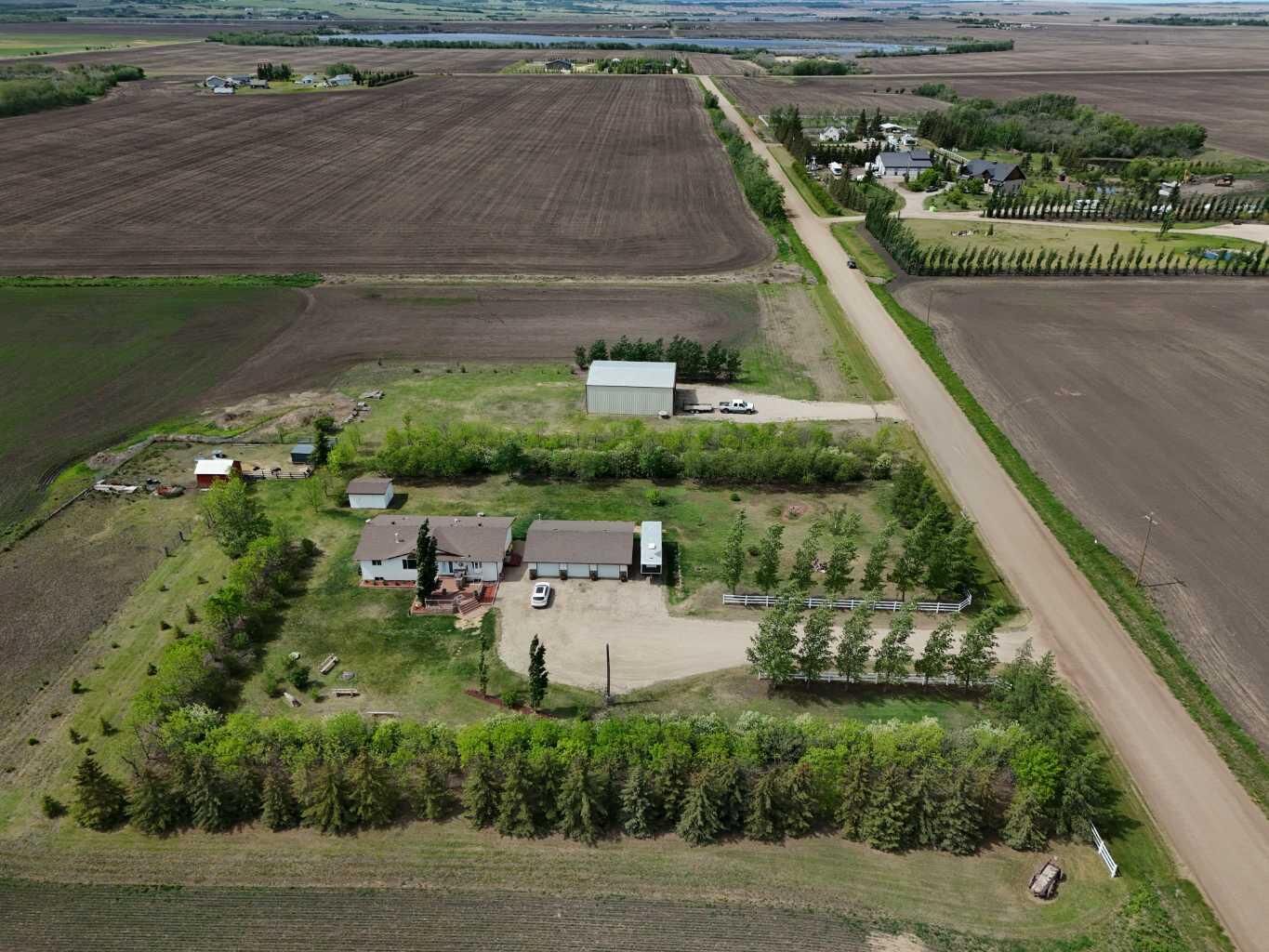 Property Photo: 64033 Township Road 720 AB T8X 4K4