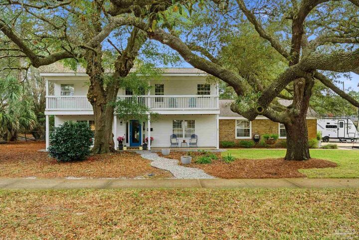 Property Photo: 116 S Sunset Blvd FL 32561