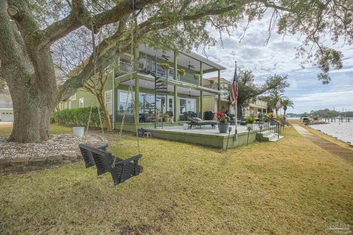 Property Photo:  697 Palomar Dr  FL 32507 