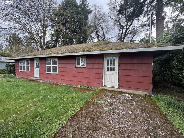 Property Photo:  211 Sherman St  OR 97101 