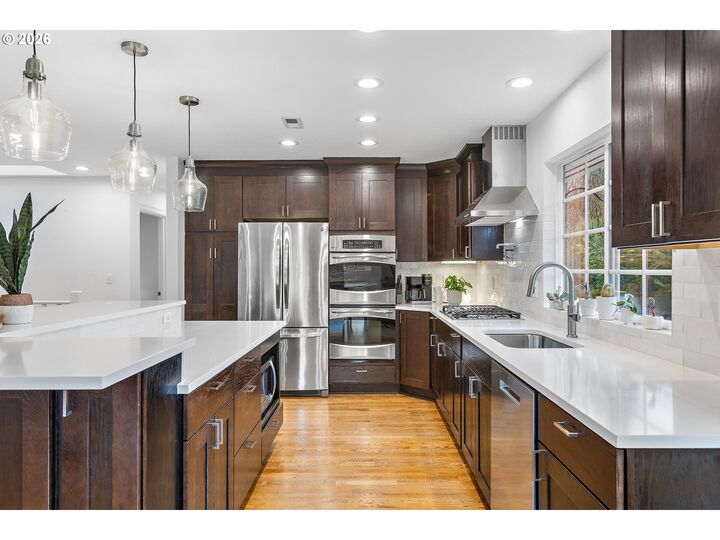 Property Photo: 4704 SW 53rd Ave OR 97221