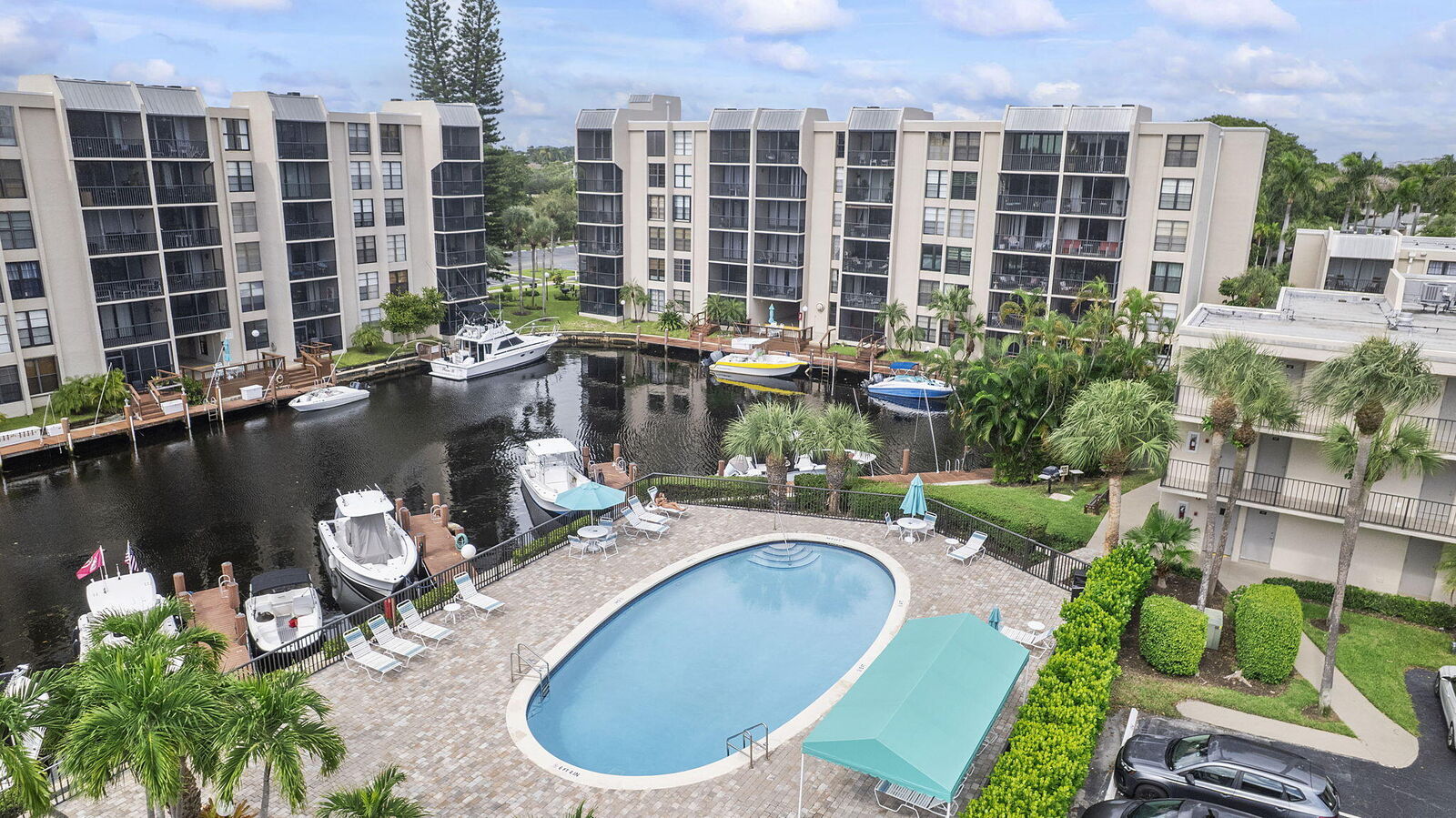 Property Photo:  8 N Royal Palm Way 6040  FL 33432 