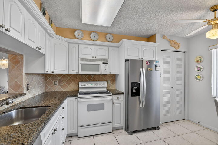 Property Photo: 7076 Huntington Lane 503 FL 33446