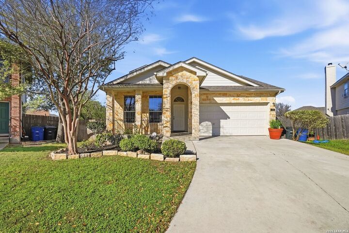 Property Photo:  530 Zapata  TX 78130 