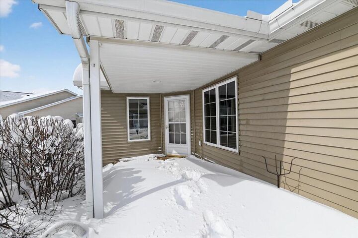 Property Photo: 608 Springbrook Circle WI 53532