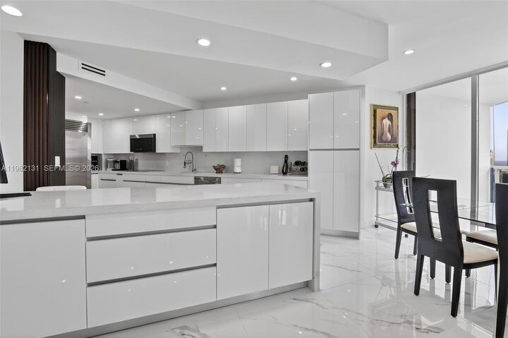 Property Photo:  4000 Island Blvd 2301  FL 33160 