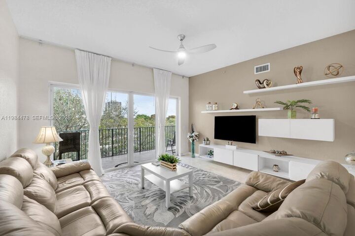 Property Photo:  1640 Presidential Way 405  FL 33401 