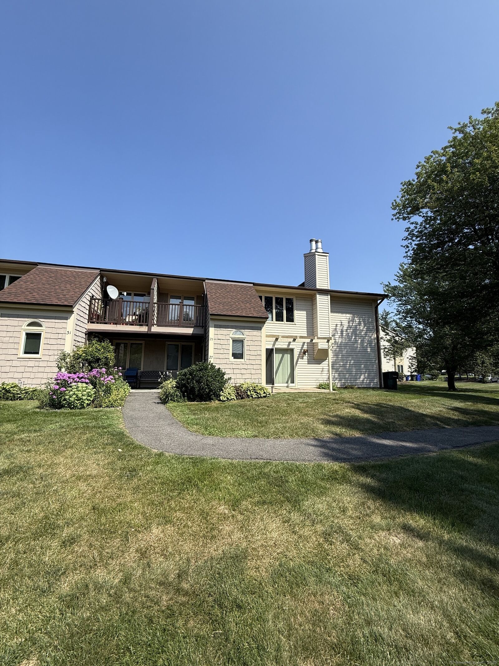 Property Photo:  25 Little Oak Lane 25  CT 06067 