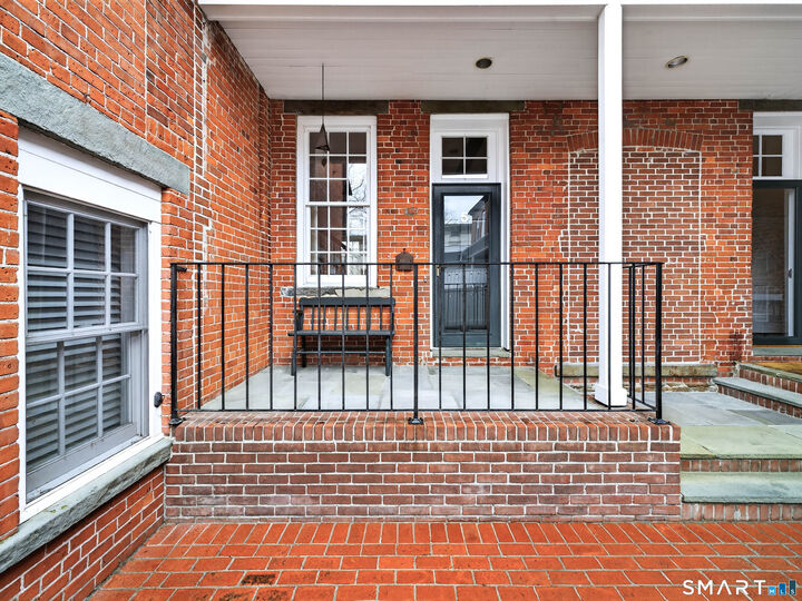 Property Photo:  18 Fair Street Apt 5  CT 06437 