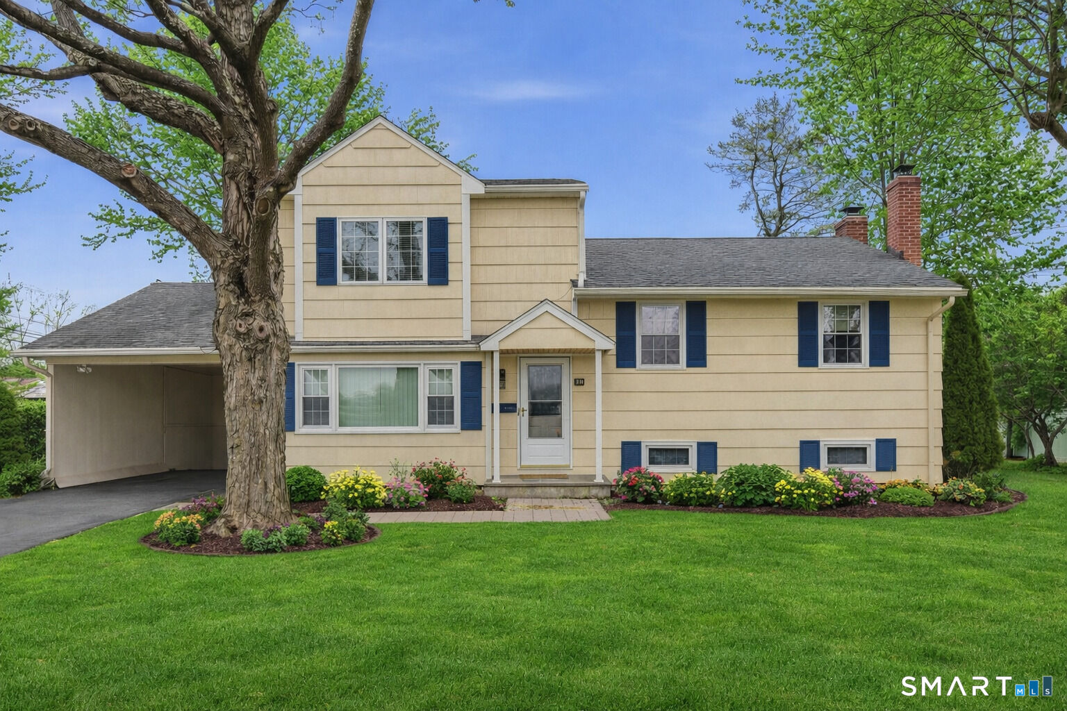 Property Photo: 28 Ashford Road CT 06107