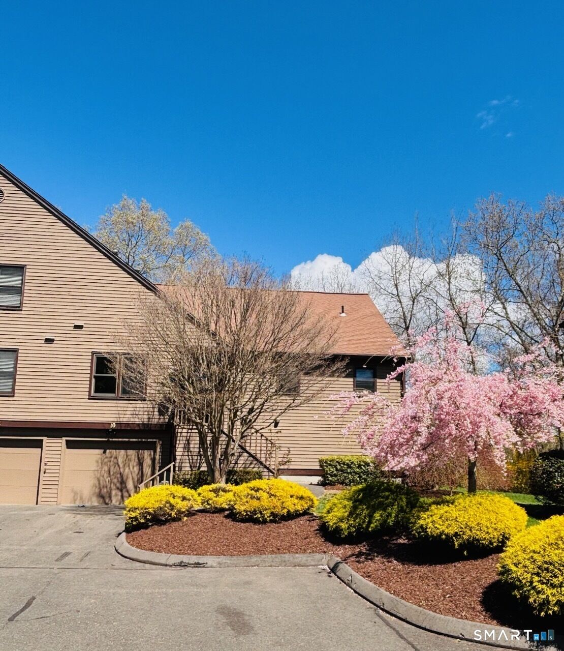 Property Photo:  10 Juniper Circle 10  CT 06468 