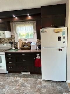 Photo de la propriété:  214 Highway  SK S0E 0B0 