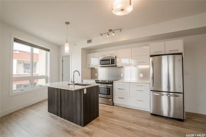 Property Photo:  409 B Avenue S 403  SK S7M 5M8 