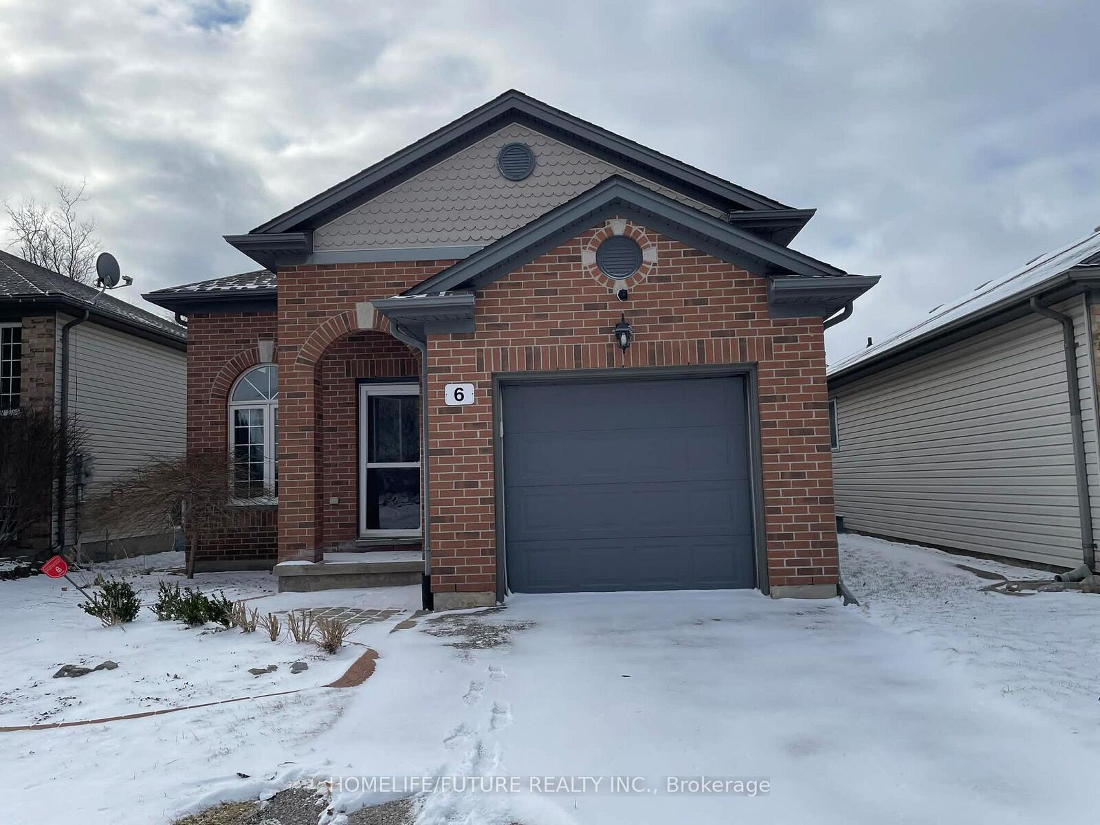 Property Photo: 335 Lighthouse Road 6 ON N6M 1J8