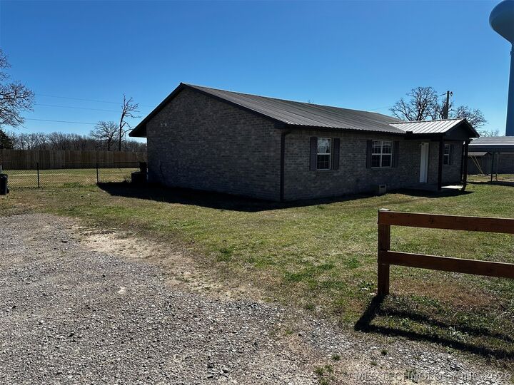 Property Photo:  11805 N 518 Road  OK 74464 