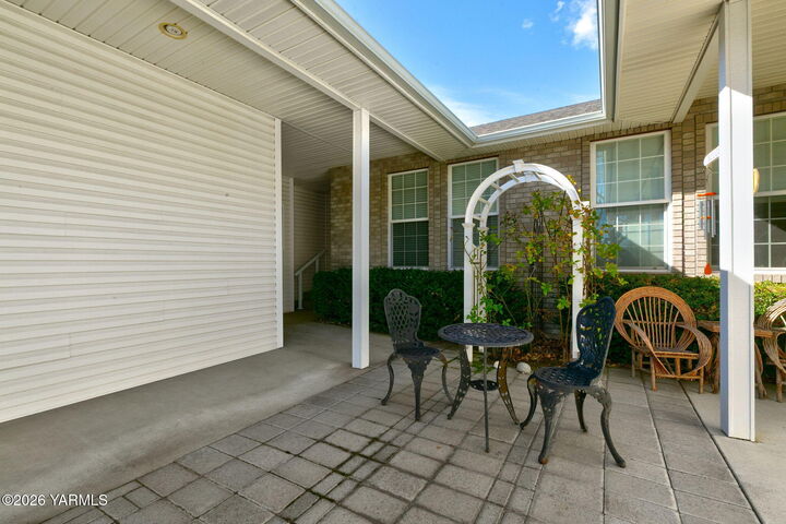 Property Photo: 3701 Fairbanks Ave WA 98902