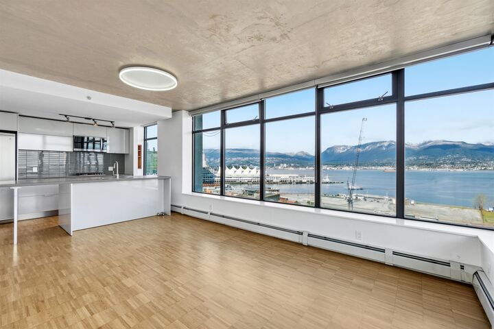Property Photo: 108 W Cordova Street 1701 BC V6B 0G5