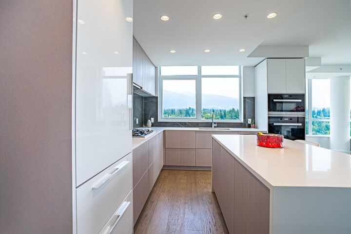 Property Photo: 1632 Lions Gate Lane 1601 BC V7P 0E2