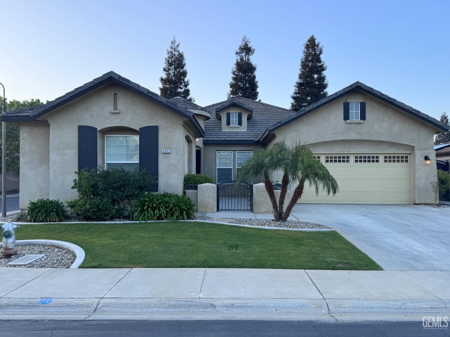 Property Photo:  9303 Via Lugano  CA 93312 