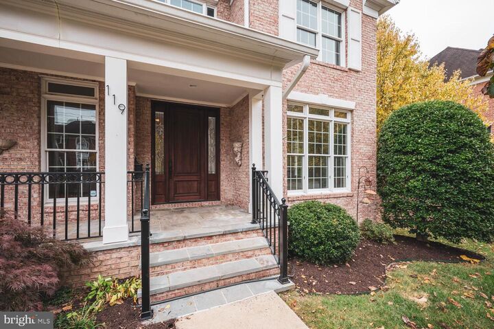 Property Photo: 119 E Jefferson Street VA 22046