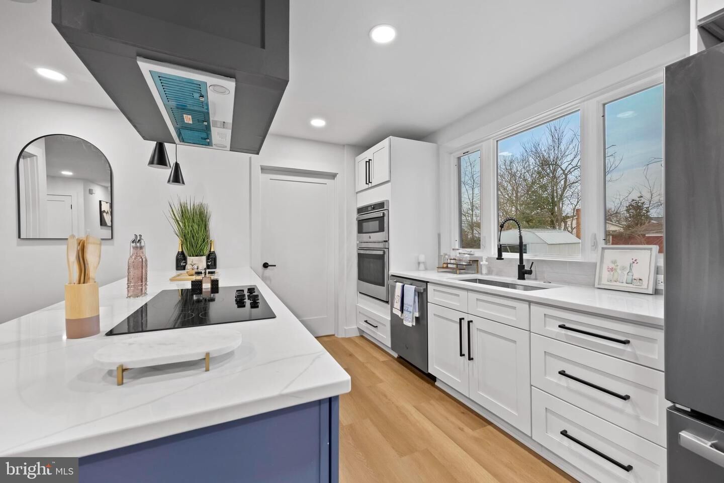 Property Photo: 708 W Jasper Court VA 20164