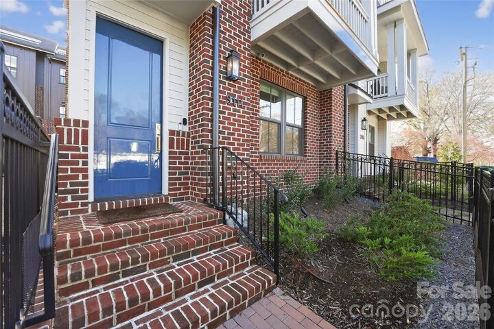 Property Photo:  3111 Pinehurst Place  NC 28209 