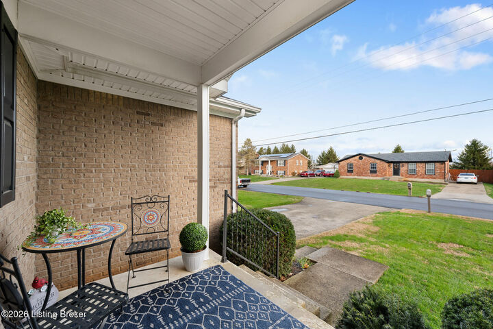 Property Photo:  4612 Kingsmore Dr  KY 40229 