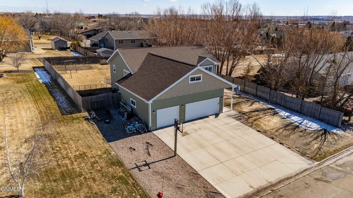 Property Photo:  2100 4th Avenue NE  ND 58523 