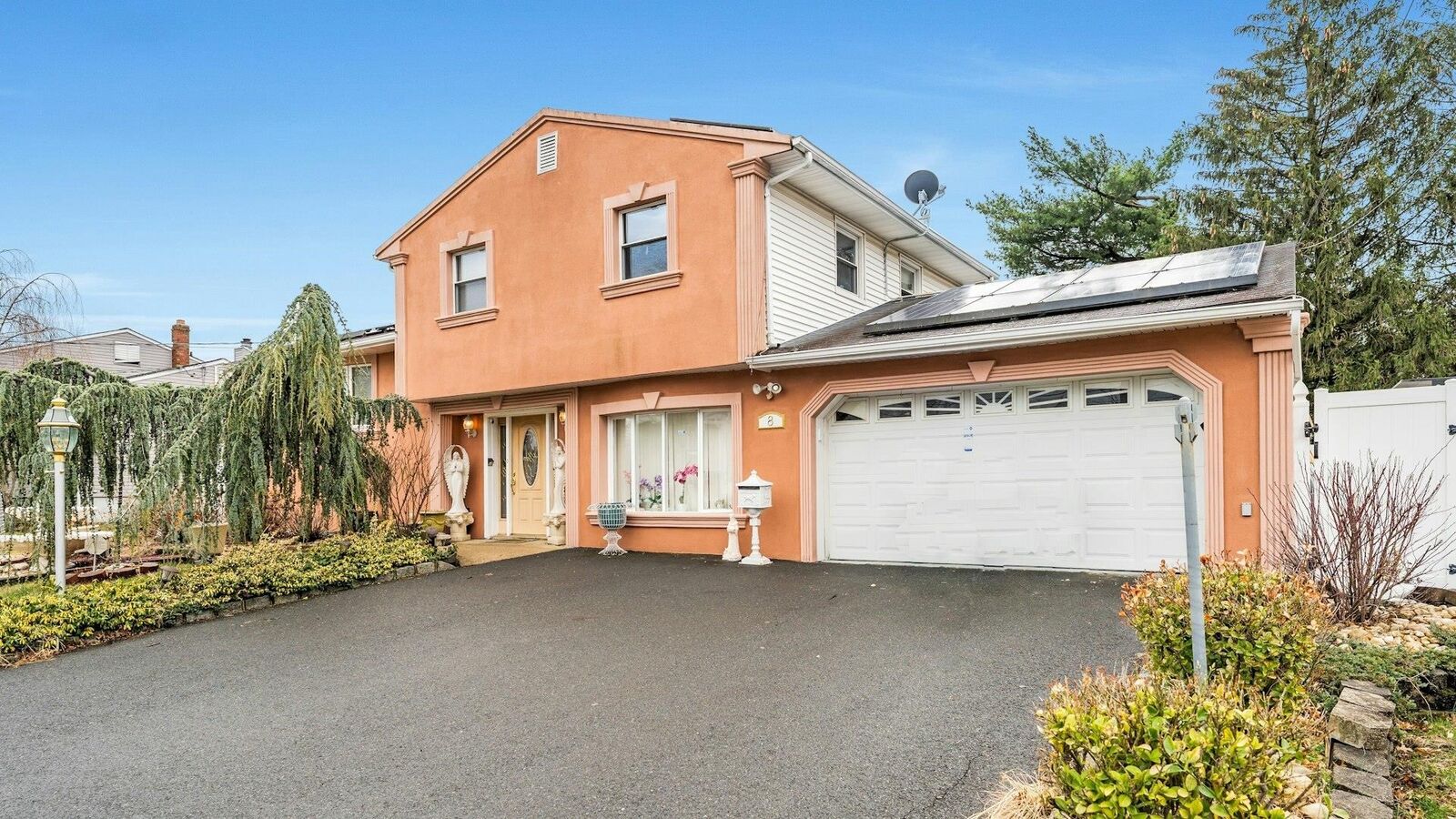 Property Photo:  8 Monaghan Rd  NJ 08817 