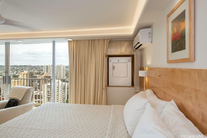 Property Photo: 2427 Kuhio Avenue 2408 HI 96815