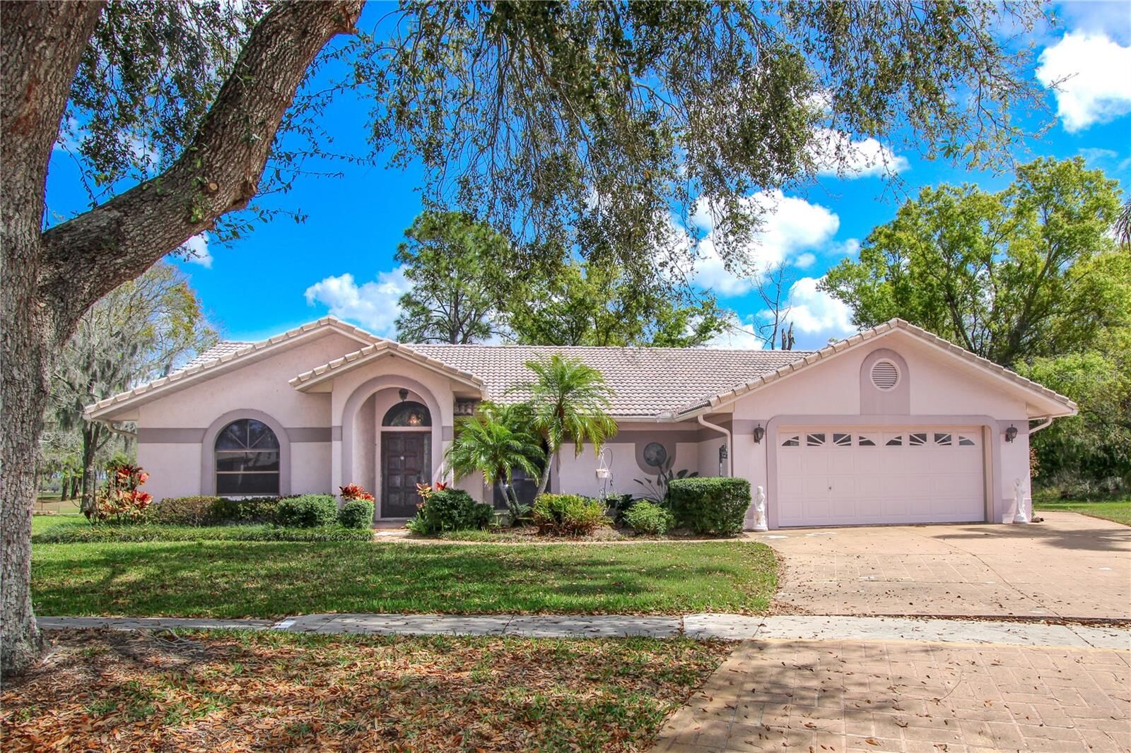 Property Photo:  1003 Calle Rosa Place  FL 33573 