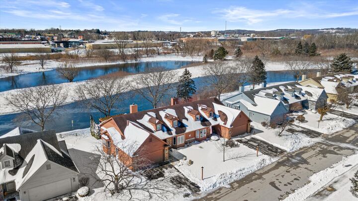 Property Photo:  W179n9773 Riversbend Cir  WI 53022 