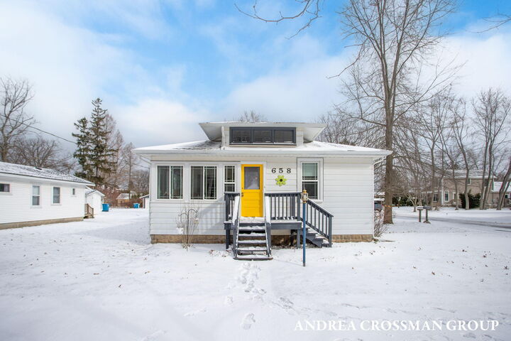 Property Photo: 658 Allegan Street MI 49453