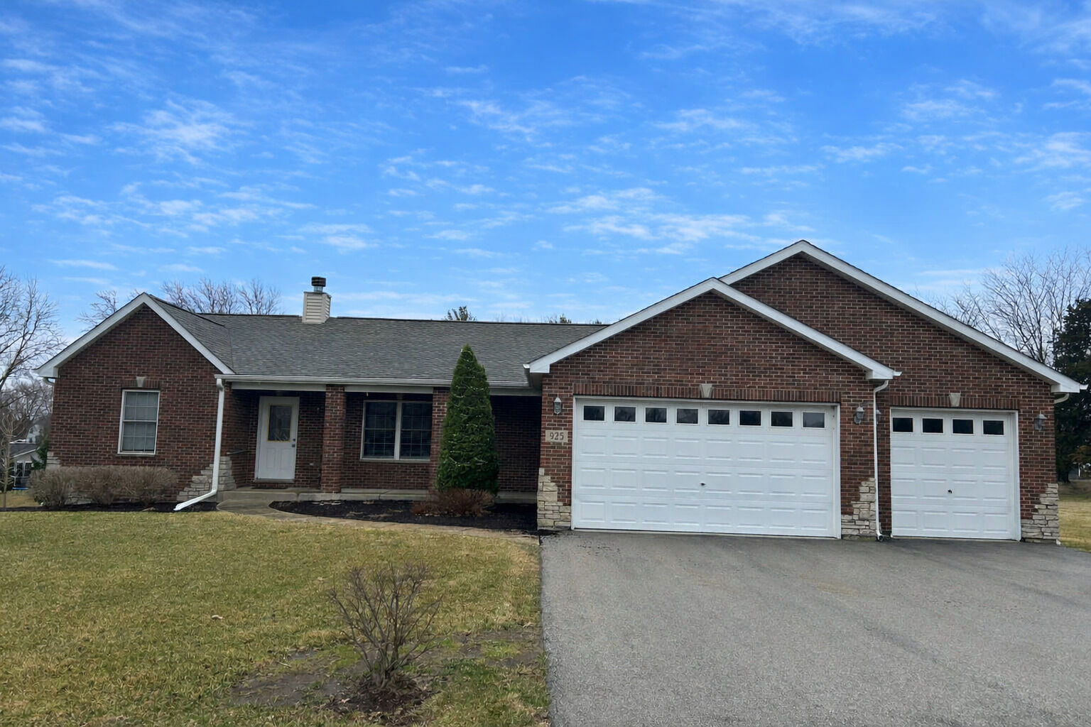 Property Photo: 925 Tall Grass Court IL 60552