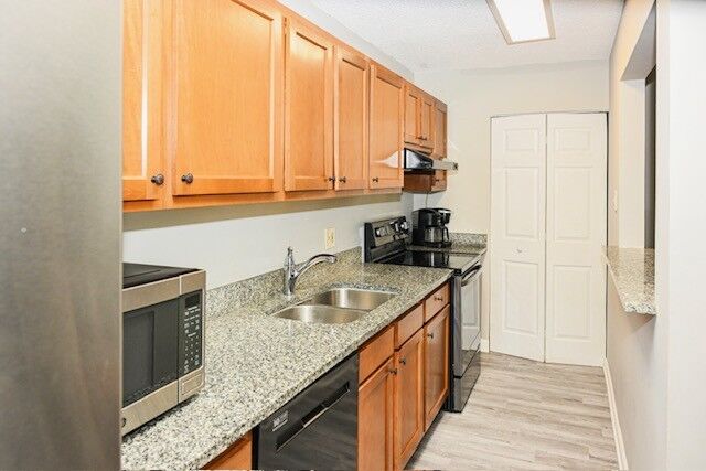 Property Photo: 2028 N Rand Road 202 IL 60074