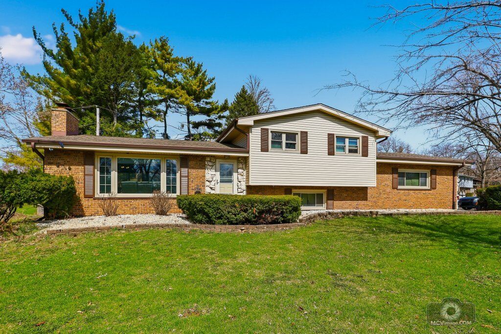 Property Photo:  20W260 Meadow Lane  IL 60439 