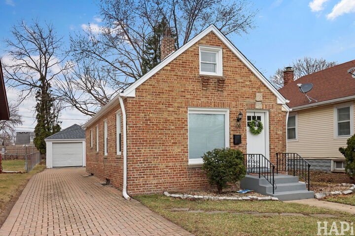 Property Photo: 610 S Fulton Avenue IL 60085