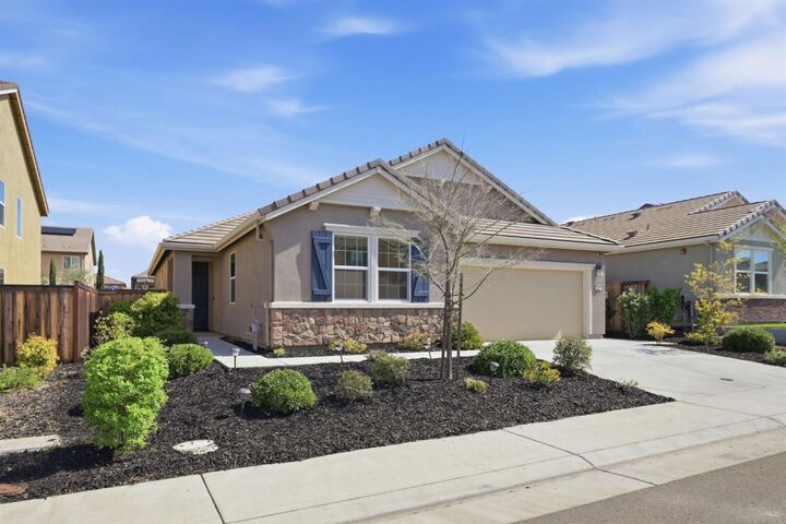 Property Photo:  447 Vigo Court  CA 95648 