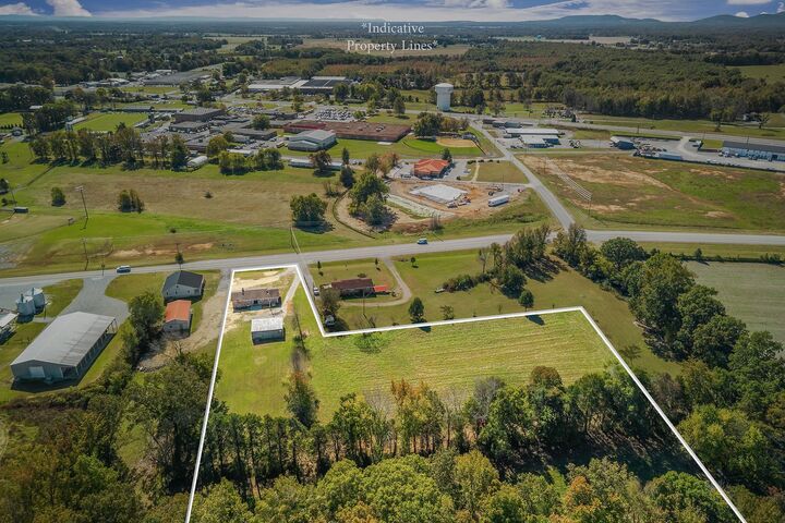 Property Photo: 411 Allen Ferry Rd TN 37166