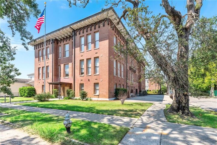 Property Photo:  3601 Camp Street 305  LA 70115 