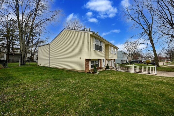 Property Photo:  925 Gayer Drive  OH 44256 