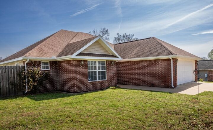 Property Photo: 13662 Cloverdale Road AR 72756