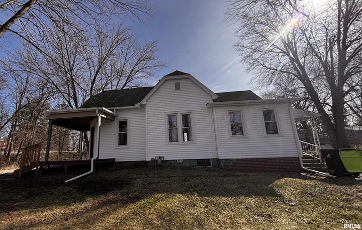 Property Photo:  502 E 1st Street  IL 61458 