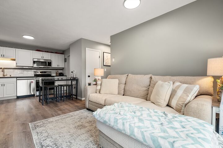 Property Photo:  8 Lafayette Park 7  MA 01902 