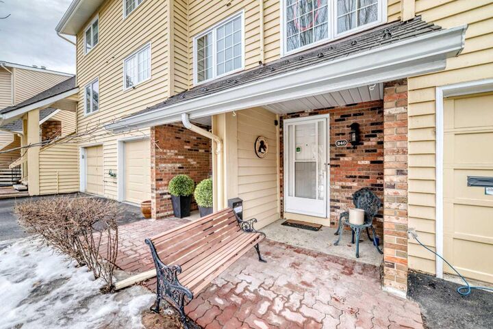 Property Photo:  340 Point McKay Gardens NW  AB T3B 4V8 