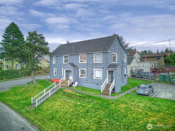 Property Photo:  1018  Wall Street SE  WA 98201 