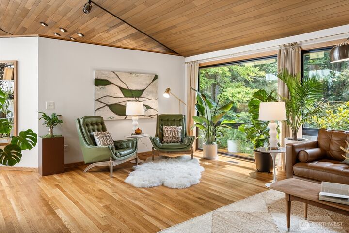 Property Photo:  4851  88th Place SE  WA 98040 