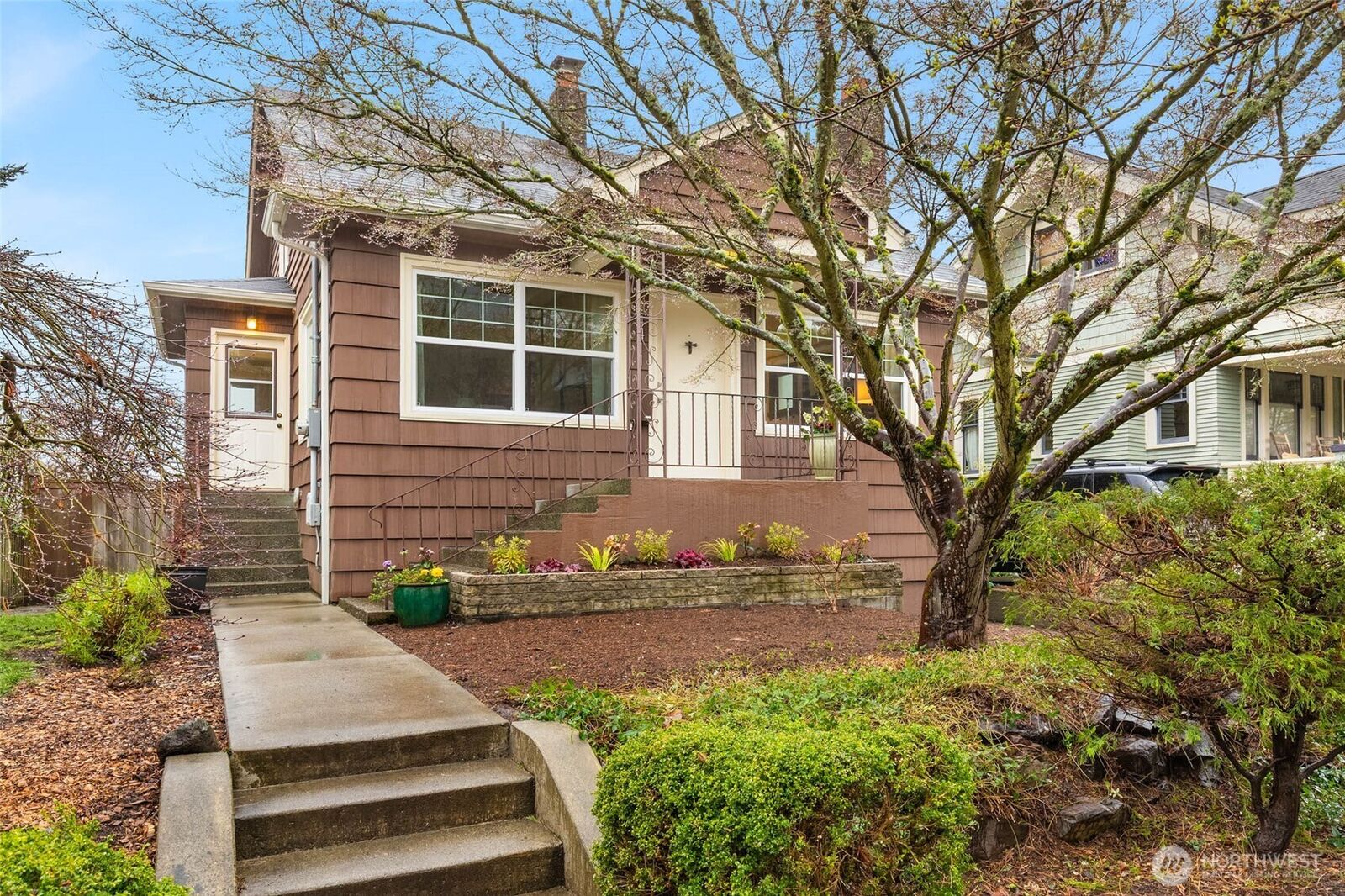 Property Photo:  4411  2nd Avenue NW  WA 98107 